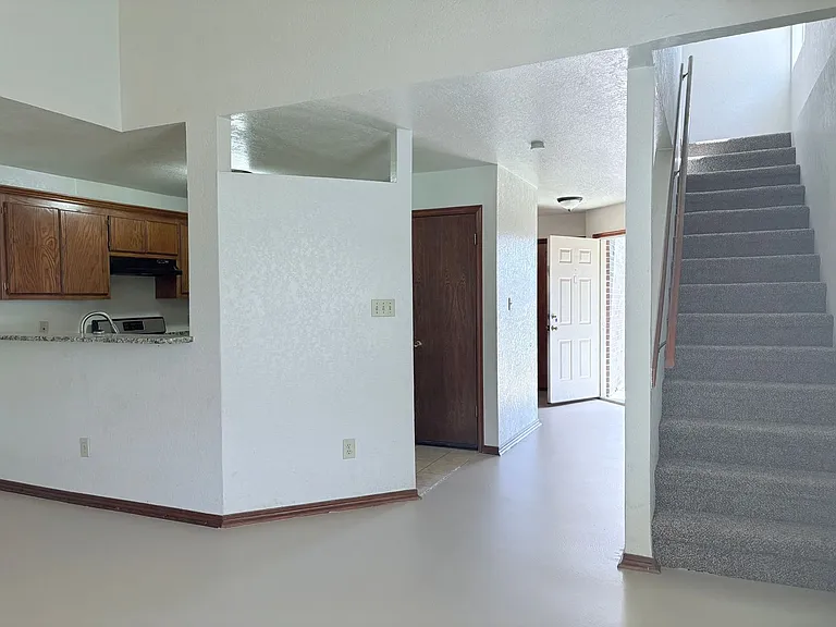 3200 Ridgecrest Ct — Photo 5
