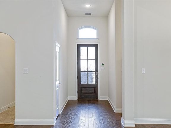 2nd image of 7704 Castle Pines Ln