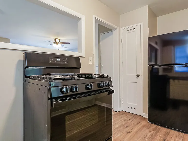 700 Robison Dr — Photo 8
