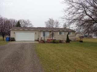 7231 Lake Rd, Montrose, MI 48457