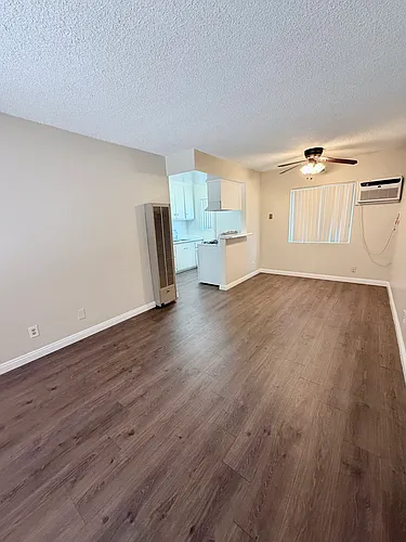 12414 Dunrobin Ave #5 Photo 1