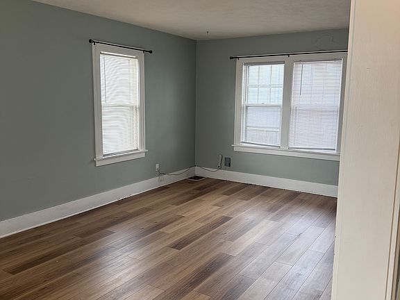 3rd image of 4694 Marcy St