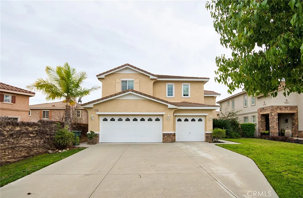 5 bed, 3432 sqft, $4,480 — Photo 2