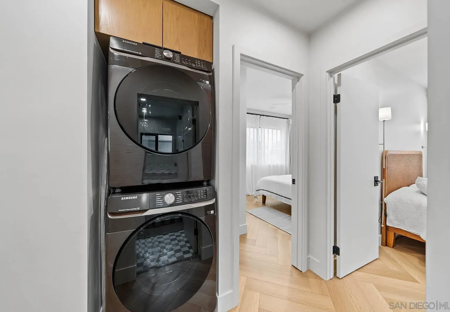 2 bed, 1.0 bath, 892 sqft, $7,950 — Photo 4