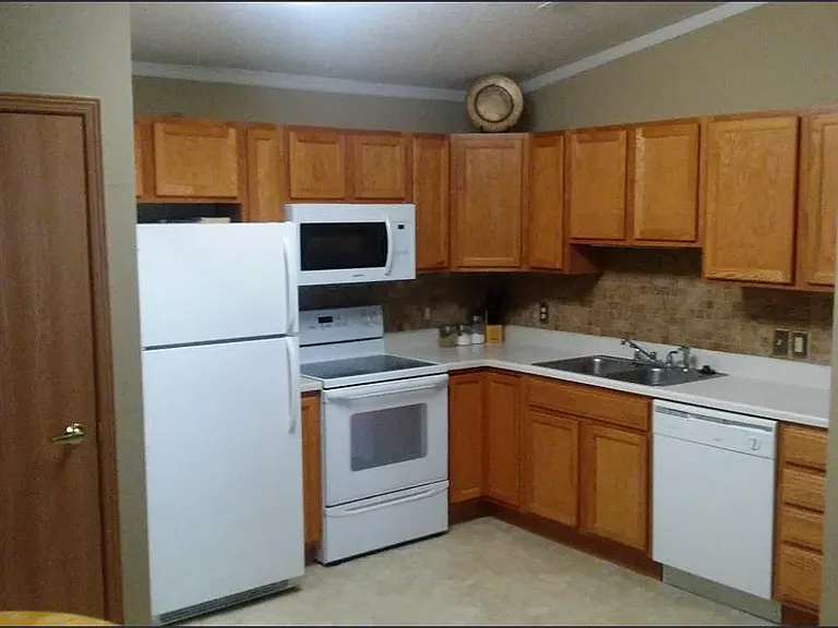 7430 S Louise Ave #301 — Photo 4
