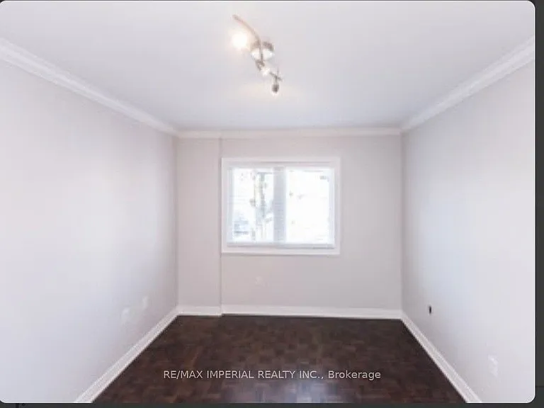714R Dufferin St — Photo 7
