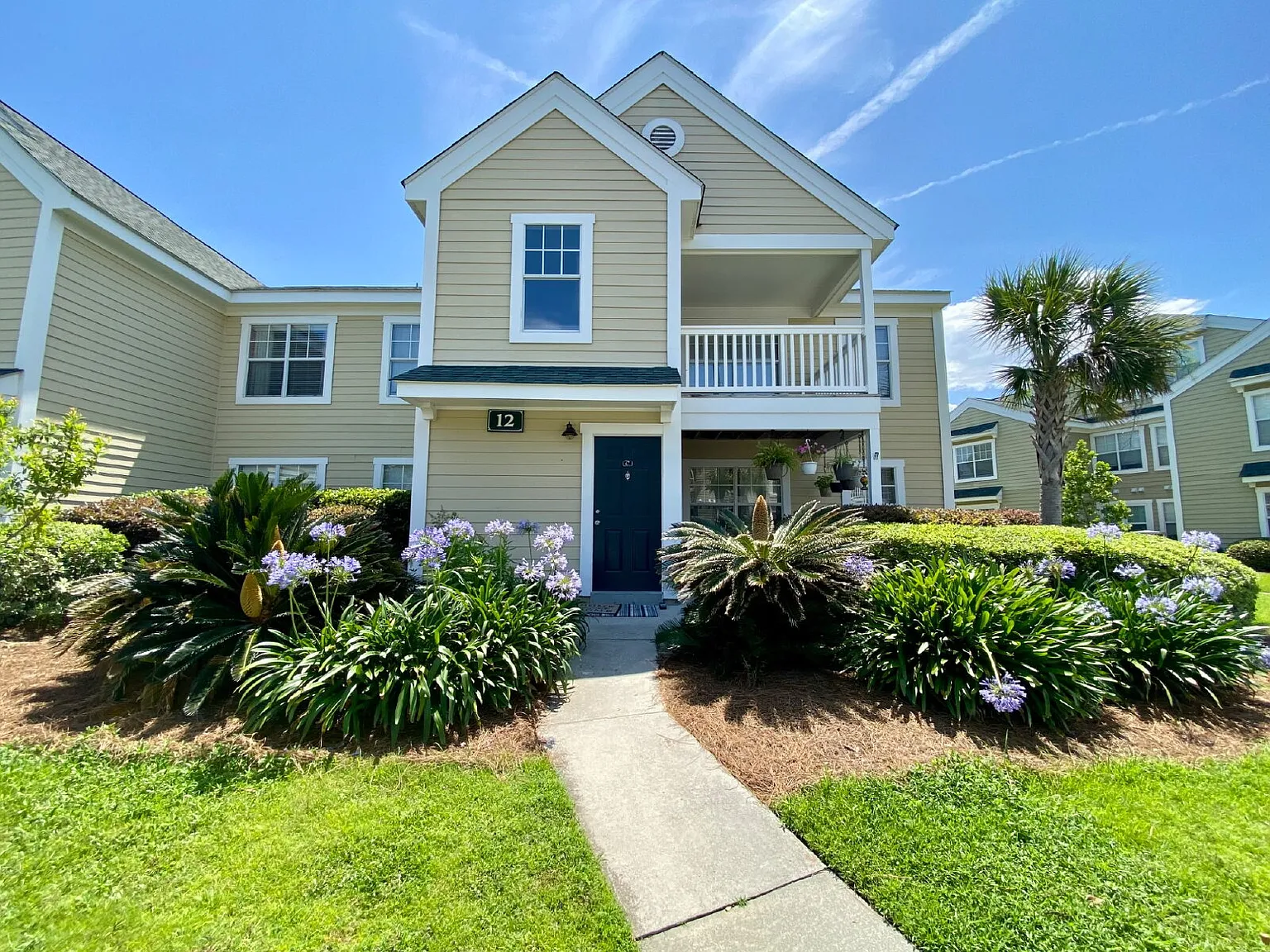 3 bed, 2.5 bath, 1425 sqft, $2,395 — Photo 1
