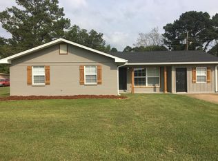 319 Hughes Rd, Columbus, MS 39702