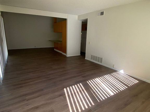 3rd image of 1104-1106 Drake Dr