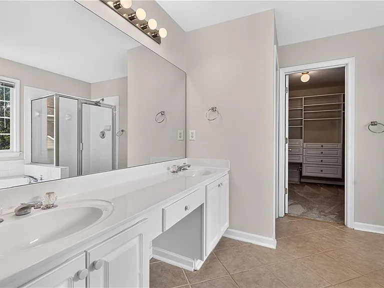 2311 Ravinia Ct NE — Photo 22