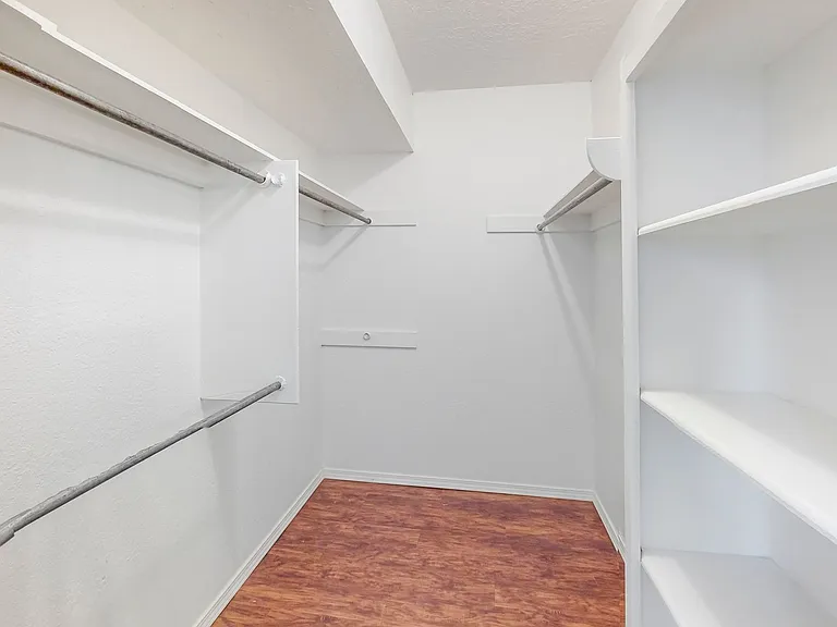 4004 S Maple Ave — Photo 16