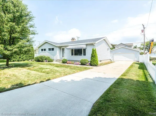 2912 Wright St, Port Huron, MI 48060