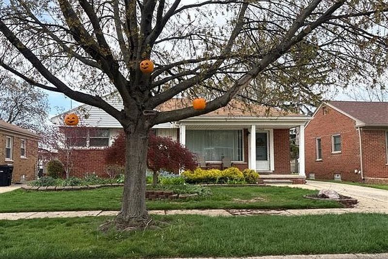 1st image of 17442 Leslie Ave