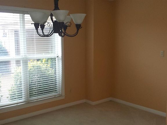4th image of 1680 Torrington Ct