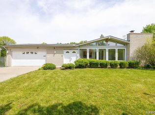 27272 Hopkins St, Inkster, MI 48141