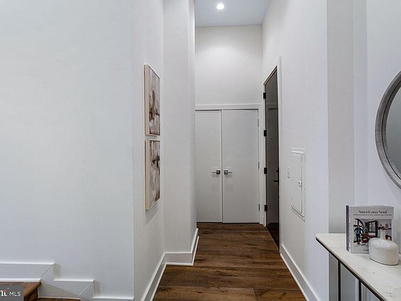 3rd image of 1312 King St #103