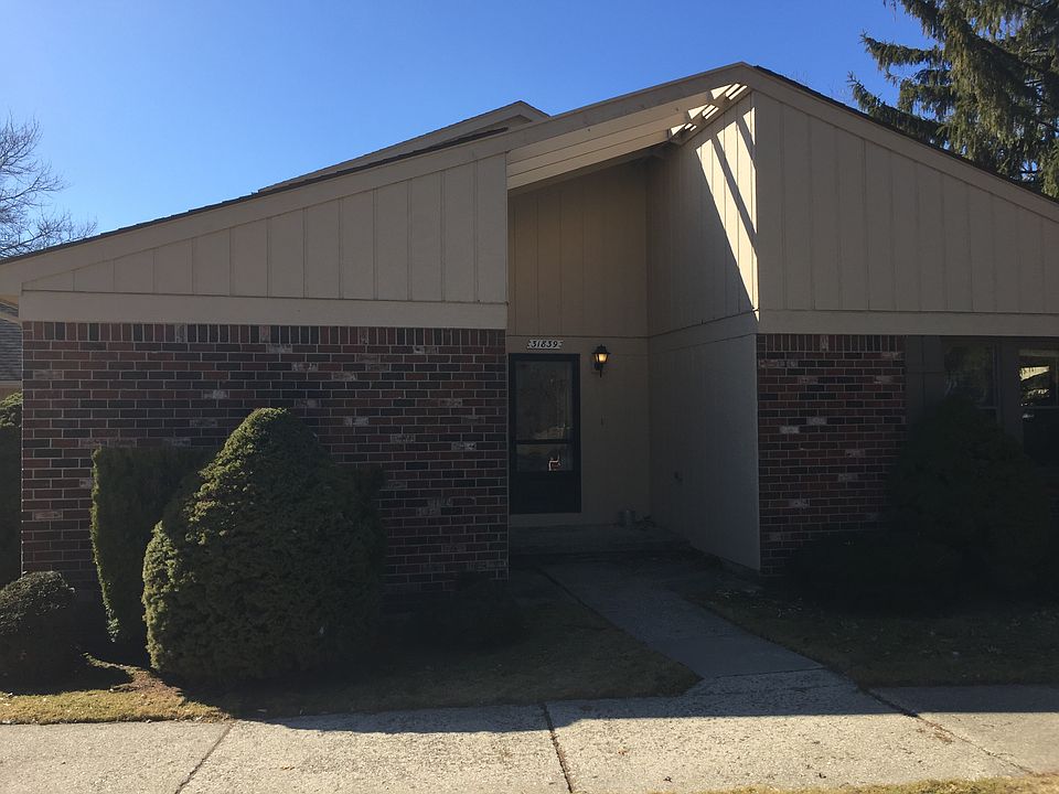 2nd image of 31839 Hickory Ln