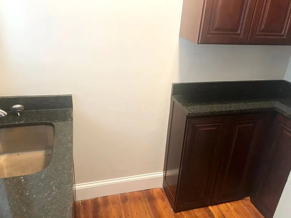 14 Lincoln Ave #7