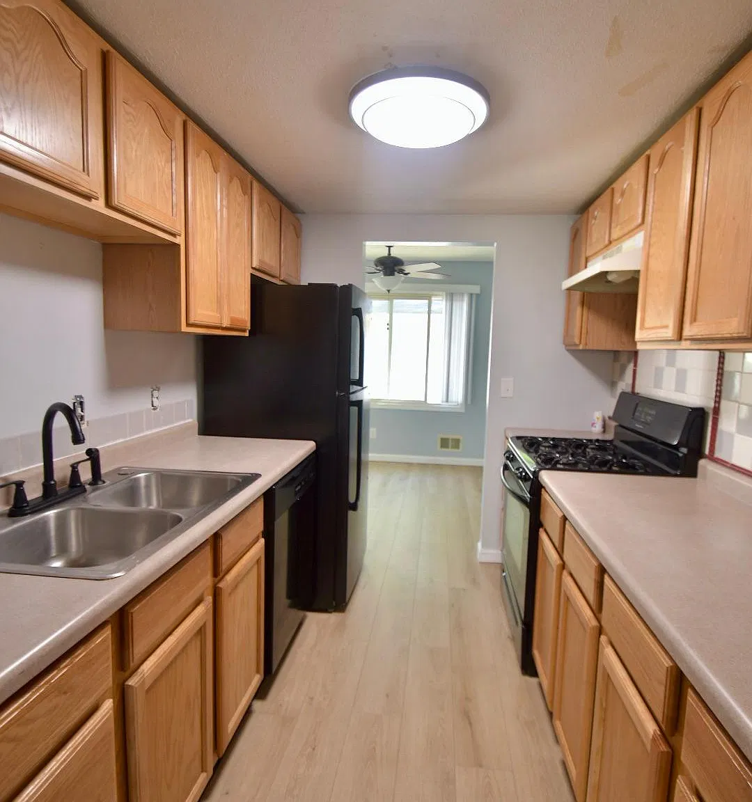 4 bed, 2200 sqft, $2,450 — Photo 3