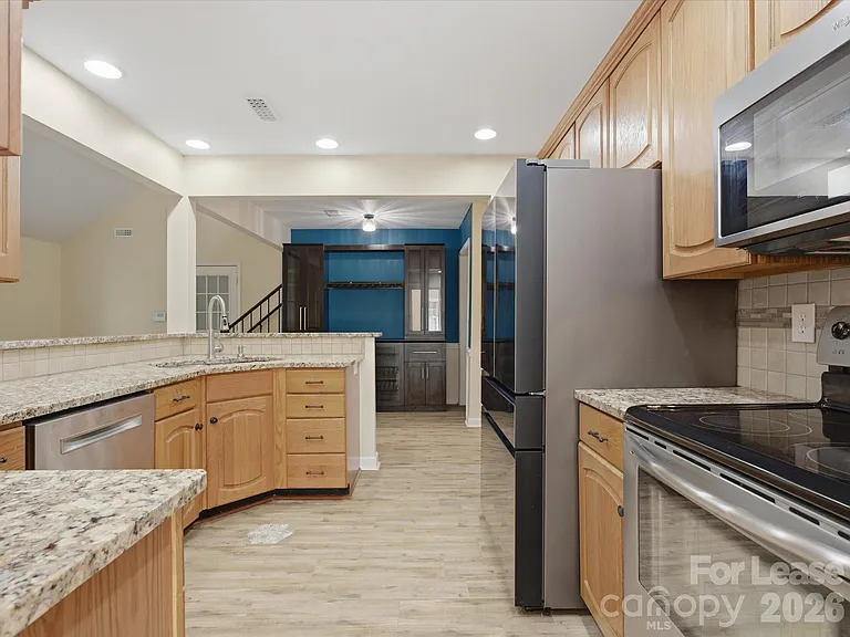 9437 Fairmead Dr — Photo 33