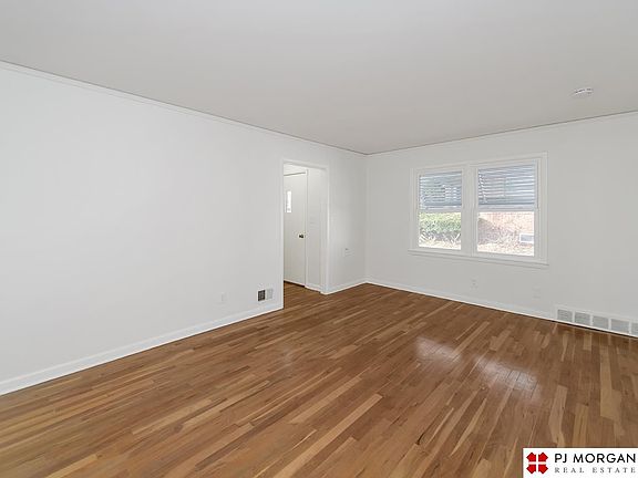 3rd image of 5814 Western Ave