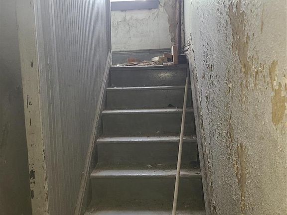 5th image of 5963 Plymouth Ave
