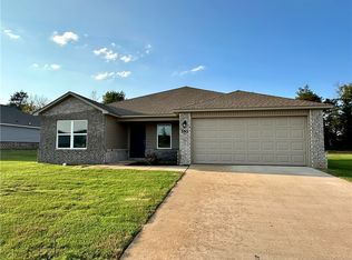 592 Saydi St, Elkins, AR 72727