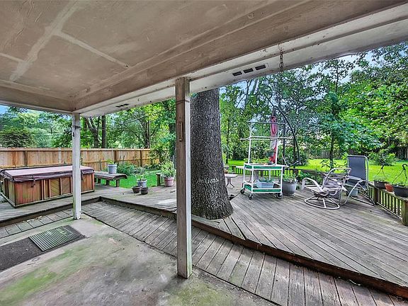 4th image of 810 Fairbanks Dr