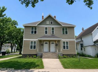 201 Walnut St, Grand Forks, ND 58201