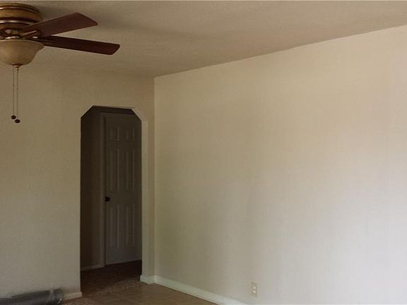 4th image of 244 W Holland Dr