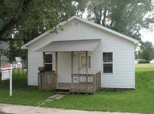 816 E Webster St, Clinton, IL 61727