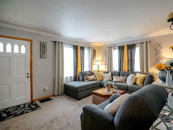 4th image of 1704 W Gilbert Ave