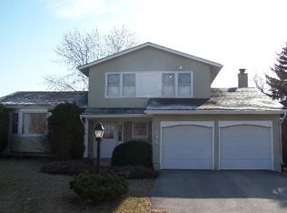 845 Oakwood Dr, Westmont, IL 60559