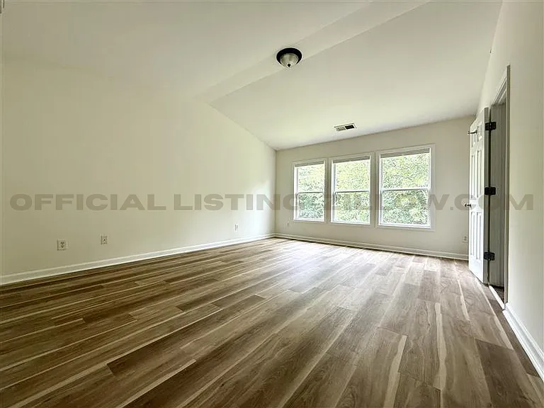 317 Grenier Ter — Photo 12