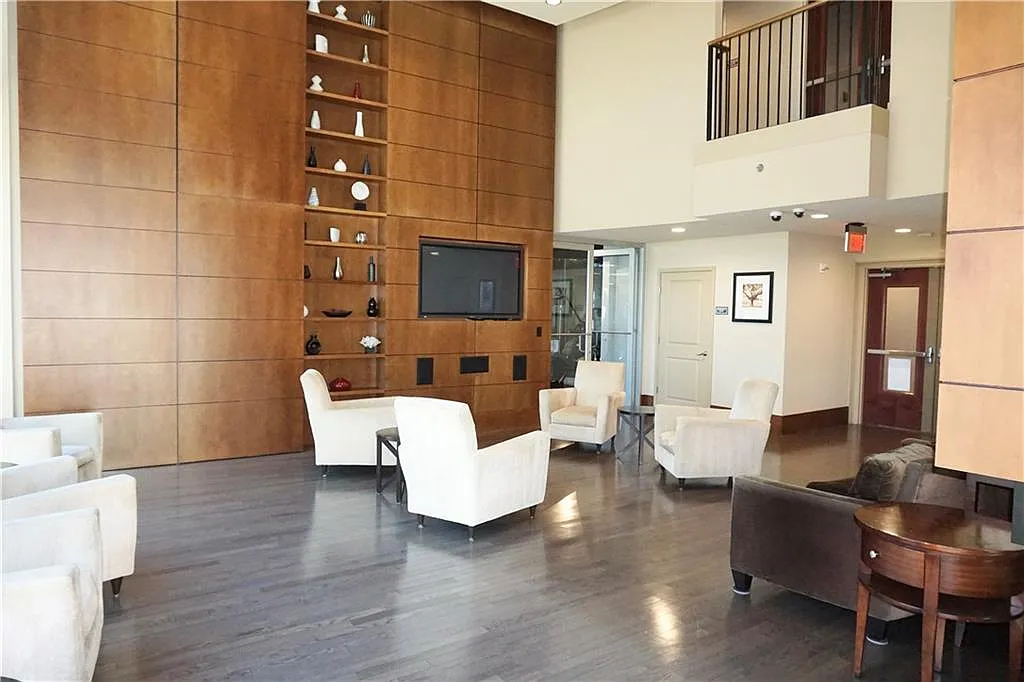 1 bed, 764 sqft, $1,900 — Photo 3