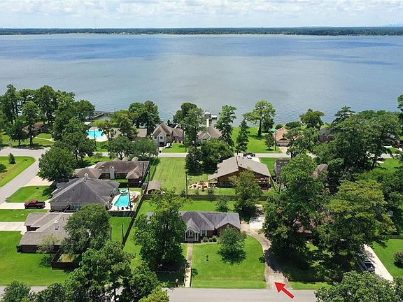 3rd image of 3611 Lake Breeze Ln