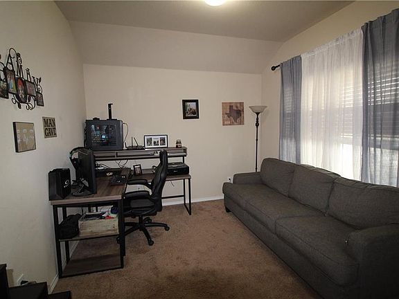 5th image of 406 Keenland Way