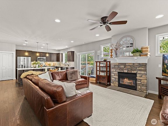 4th image of 205 Olallie Place NE