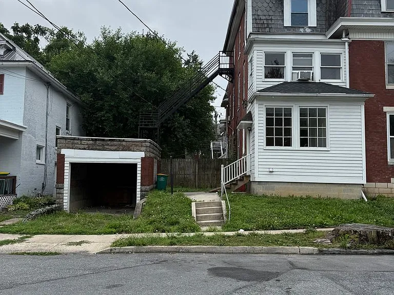 49 W Commerce St — Photo 53