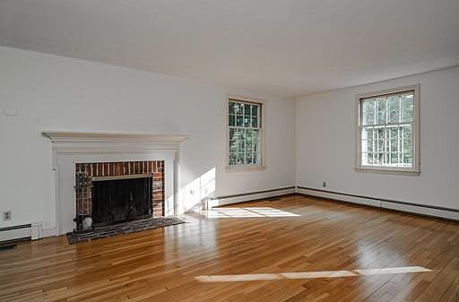 4th image of 24 Woodland St