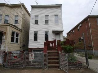 8810 102nd St, Richmond Hill, NY 11418