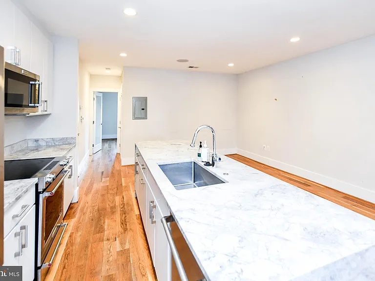 913 Quincy St NE #3 — Photo 13