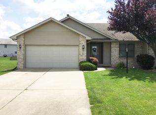 28 Hawks Nest, Chatham, IL 62629