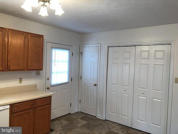 5th image of 226 Sherando Cir
