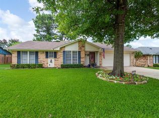 8520 Crestview Dr, North Richland Hills, TX 76182
