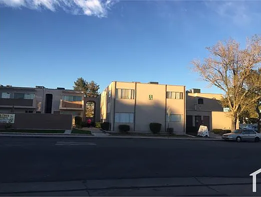 5800 Bromley Ave — Photo 6