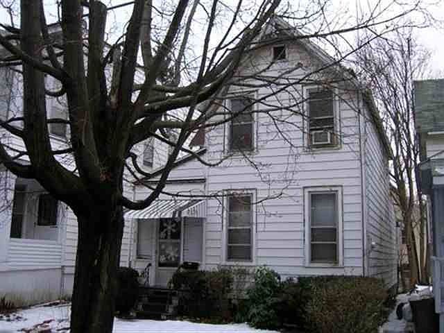 2nd image of 470 Yates St