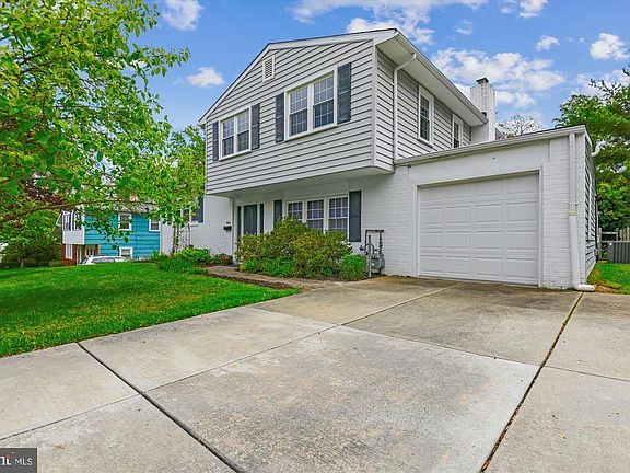 3rd image of 954 Beaverbank Cir
