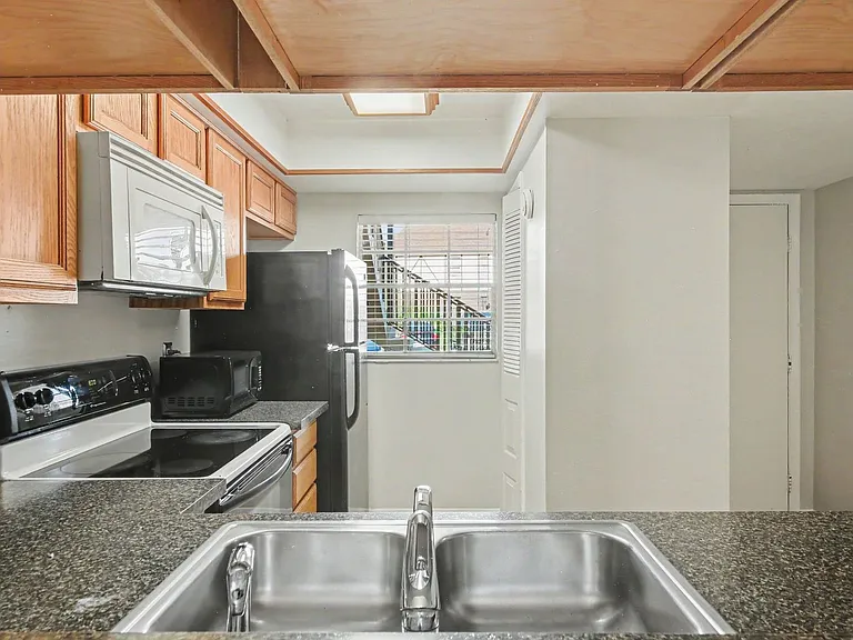 3150 Sir Hamilton Cir #2 — Photo 6