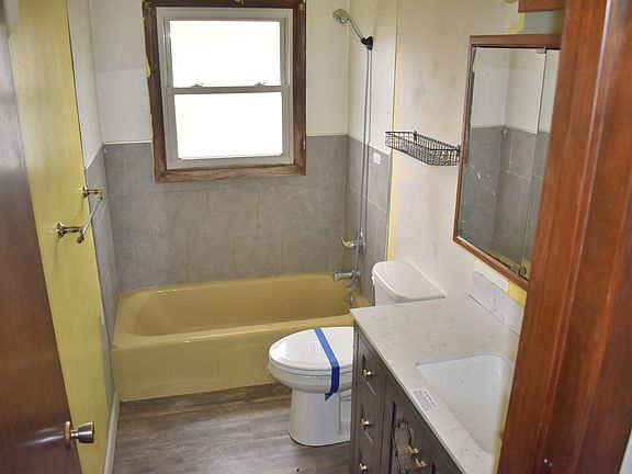 3rd image of 539 Greenview Ave
